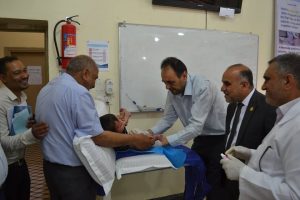 Read more about the article في ختام  المهرجان التمريضي الاول للأعمال التطوعية عميد كلية التمريض بجامعة كربلاء يقدم كتاب شكر وتقدير للمتطوعين في حملة ختان الاطفال