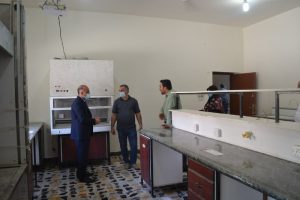 Read more about the article عميد كلية التمريض/ جامعة كربلاء يتابع عملية نقل مختبرات الاحياء المجهرية والكيمياء الحياتية
