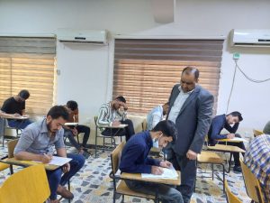 Read more about the article طلبة كلية التمريض المرحلة الرابعة يؤدون إمتحاناتهم الشهرية حضورياً