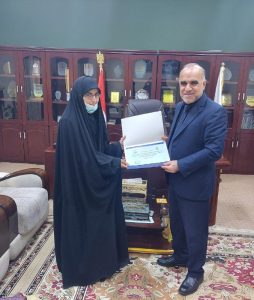 Read more about the article عميد كلية التمريض يكرم أحدى خريجات كليتنا