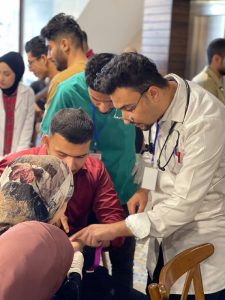 Read more about the article مشاركة أحد طلبة كلية التمريض بورشة علمية بصفة “مدرب” لطلاب المجموعة الطبية