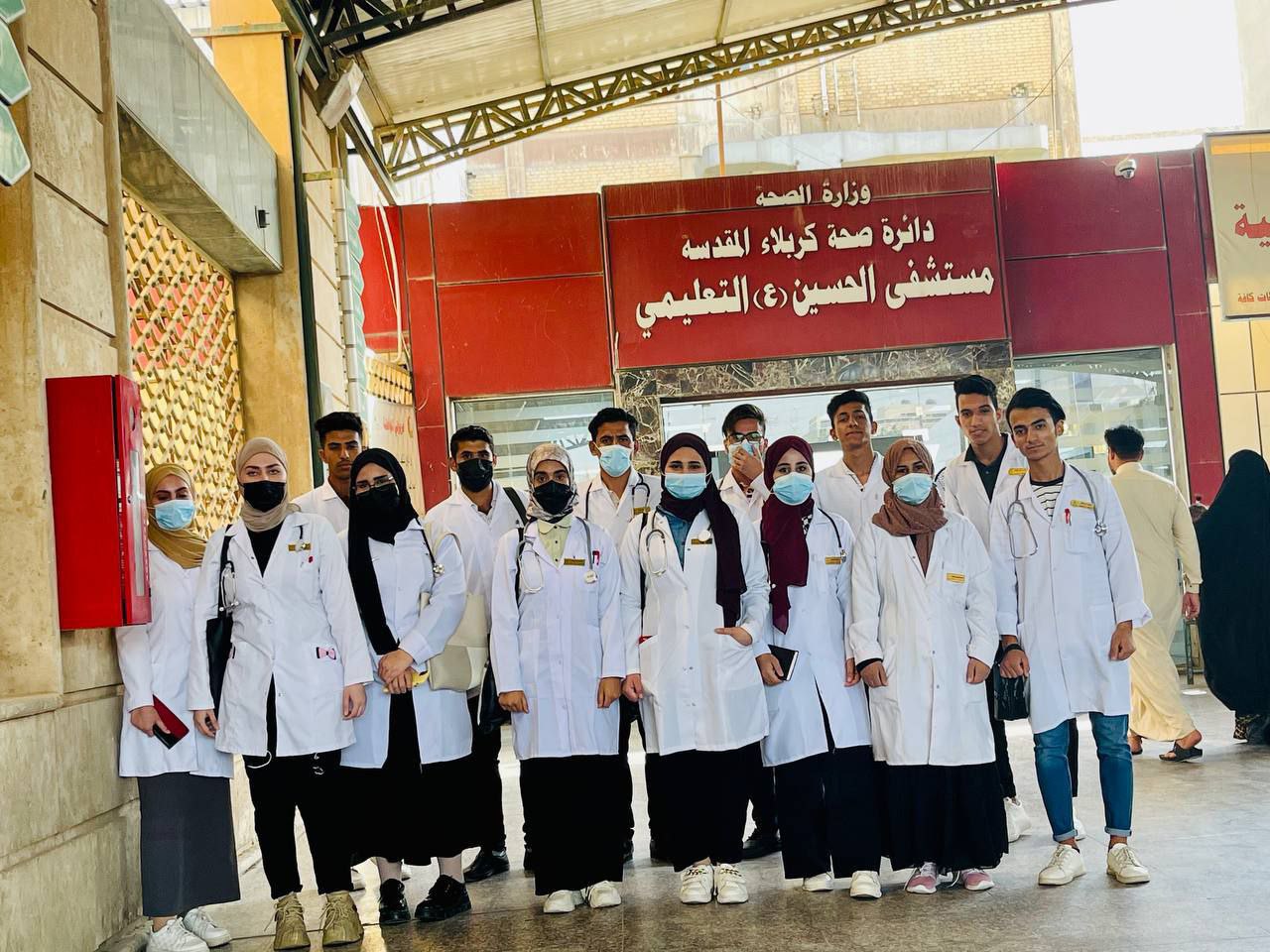 Read more about the article فرع أساسيات التمريض يواصل التدريب السريري لطلبته في مدينة الامام الحسين الطبية