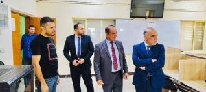 Read more about the article جولة عميد كلية التمريض رئيس لجنة عمداء كليات التمريض في العراق الأستاذ الدكتور علي كريم خضير الجبوري في كلية التمريض بجامعة بابل للإطلاع على المختبرات العلمية والشاشات الذكية والمكتبه الإلكترونية برفقة فريق الدعم التقني.