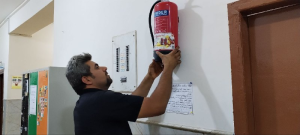 Read more about the article شعبة الديوان في كلية التمريض تنظم حملة لصيانة مطافئ الحريق