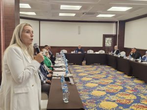 Read more about the article بالصور /  على هامش الاجتماع الدوري والذي عقد في أربيل بحضور الأستاذ الدكتور علي كريم خضير الجبوري عميد كلية التمريض رئيس لجنة عمداء كليات التمريض في العراق والدكتور زكي صباح مصيحب رئيس فرع العلوم الاساسية في كلية التمريض بجامعة كربلاء مقرر اللجنة تم تقديم ملخص عن مركز تطوير الملاكات التمريضية والقابلات في الاقليم من قبل الدكتورة ايفا  سعيد من المملكة المتحدة وامكانيات التعاون في مجال تطوير الملاكات التدريسية والفنية.    إعلام كلية التمريض