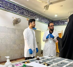 Read more about the article بالصور / جانب من الخدمة التطوعية التي يقدمها طلبة واساتذة كلية التمريض في خدمة زوار سيد الشهداء الامام الحسين عليه السلام ضمن العمل التطوعي في المفارز الطبية بالتعاون مع دائرة صحة كربلاء / المركز الصحي لمناطق احياء الهندية.