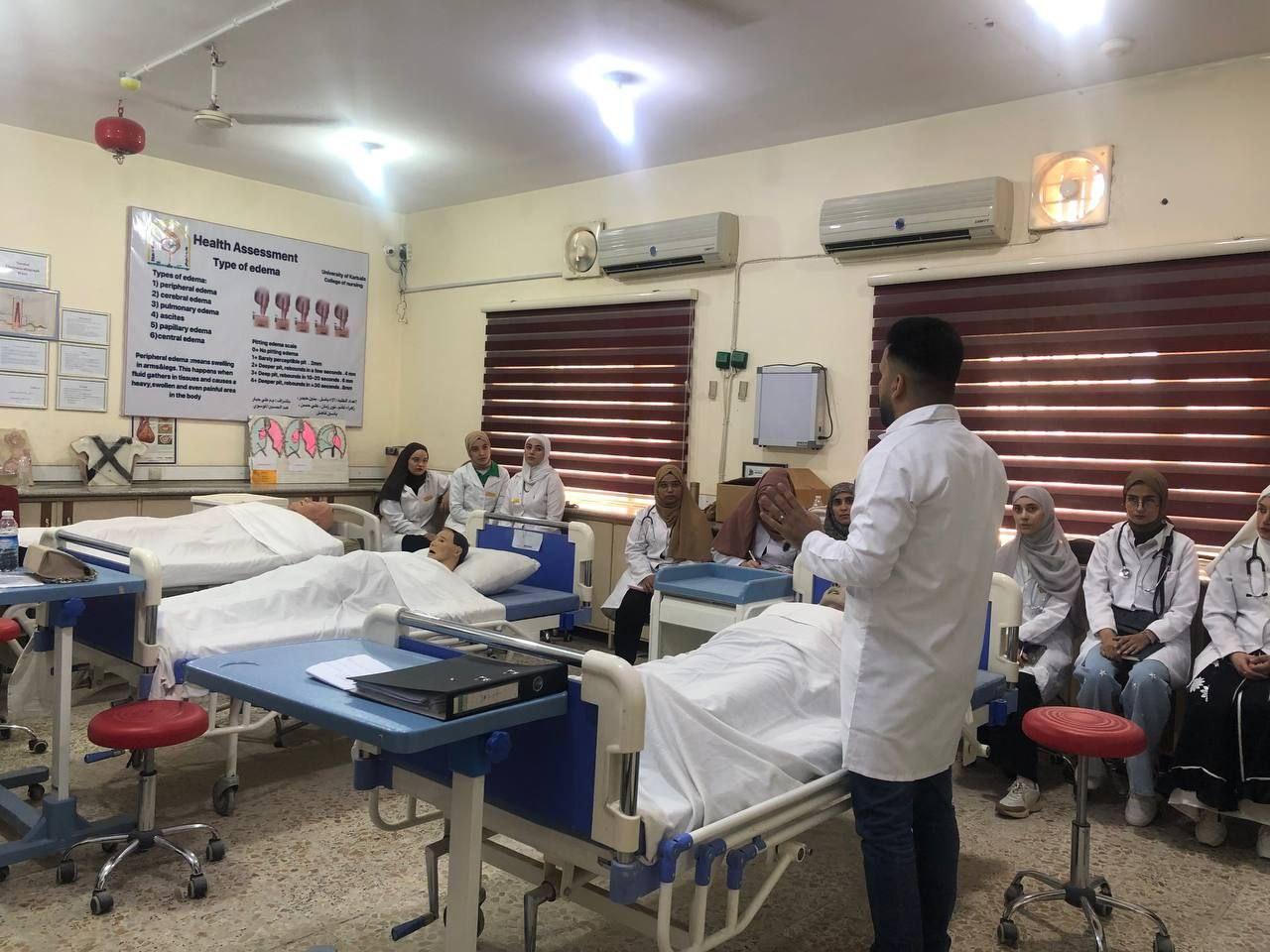 Read more about the article بالصور / جانب من المحاضرات العملية للطلبة في المختبرات العلمية لكلية التمريض