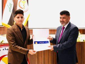 Read more about the article أحد طلبة الدراسات العليا في كلية التمريض يفوز بالمرتبة الثانية كأفضل بحث علمي لعام 2023