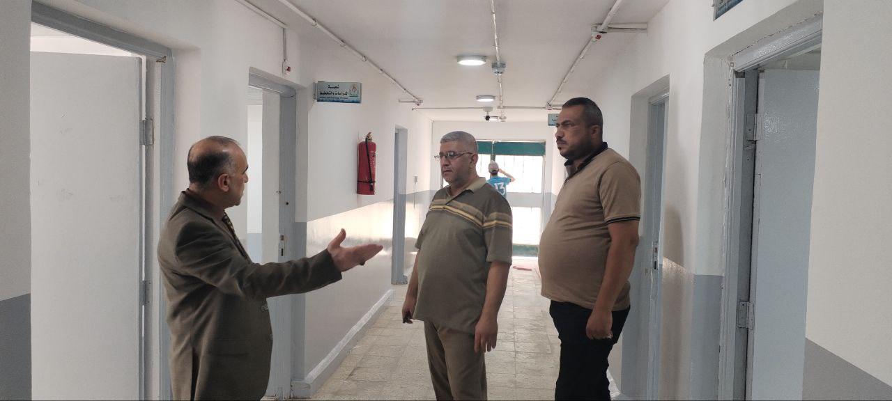 Read more about the article بالصور / عميد كلية التمريض الأستاذ الدكتور علي كريم خضير الجبوري يجري اليوم الأثنين الموافق 13 تشرين الثاني 2023 جولة تفقدية في أروقة بنايات كلية التمريض شملت بناية كلية التمريض المقابلة للعمادة وغرف الأساتذة والموظفين ونسب الإنجاز والإعمار في البناية  وبرفقته المهندس الأقدم بشير محمد رضا مدير شعبة الديوان وعدد من منتسبي الشعبة . من جهته وجه عميد الكلية ضرورة انجاز الاعمال ضمن السقف الزمني المحدد تزامناً مع بدء العام الدراسي الجديد .       إعلام كلية التمريض