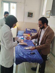 Read more about the article بالصور / طلبة المرحلة الأولى فرع اساسيات التمريض يؤدون الإختبار العملي