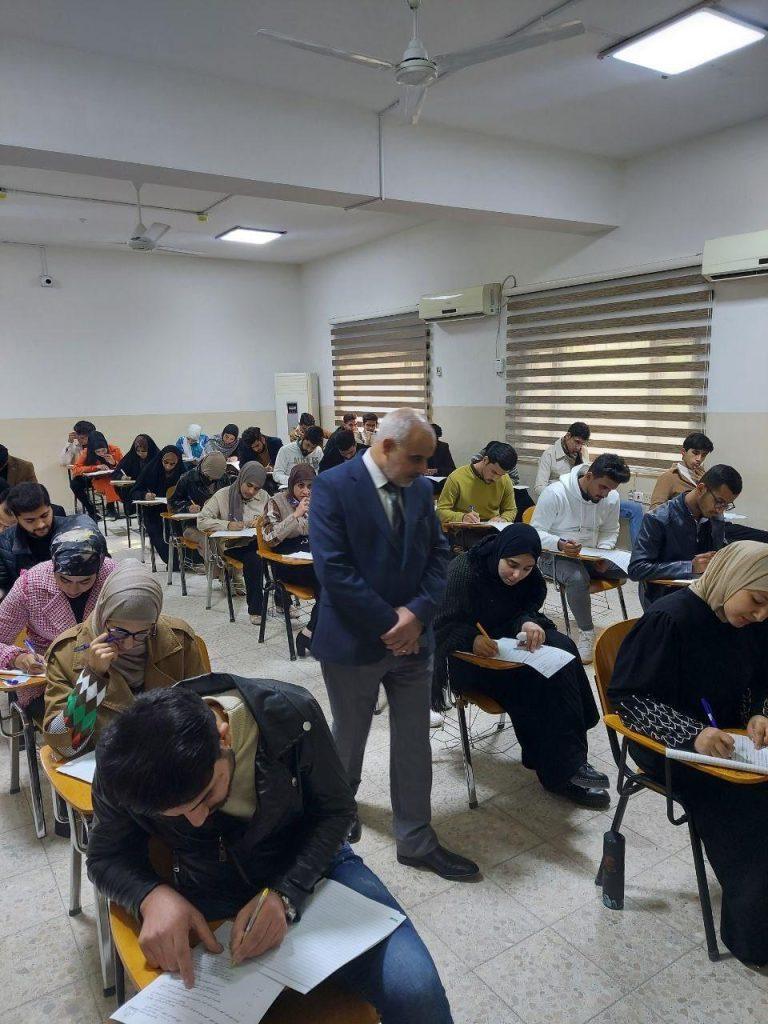 بالصور / الأستاذ المساعد الدكتور سلمان حسين فارس الگريطي عميد كلية التمريض بجامعة كربلاء يتفقد اليوم الثلاثاء الموافق 9 كانون الأول 2024 سير الإمتحانات في القاعات الدراسية لطلبة الدراسة الأولية الصباحية والمسائية والعمل في اللجنة الإمتحانية برفقته الأستاذ المساعد الدكتور زكي صباح مصيحب معاون العميد للشؤون الإدارية والمالية في كلية التمريض. إعلام كلية التمريض