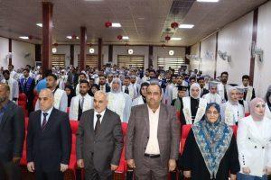 Read more about the article بالصور / طلبة كلية التمريض بجامعة كربلاء دفعة  2023 -2024 يرددون قسم التخرج بحضور السيد عميد كلية التمريض الأستاذ المساعد الدكتور سلمان حسين فارس الگريطي والأستاذ المساعد الدكتور حسن عبد الله عذبي معاون العميد للشؤون العلمية والدراسات العليا والأستاذ المساعد الدكتور زكي صباح مصيحب معاون العميد للشؤون الإدارية والمالية في كلية التمريض وعدد من رؤساء الفروع العلمية والتدريسيين في كلية التمريض وجمع غفير من الطلبة .  إعلام كلية التمريض