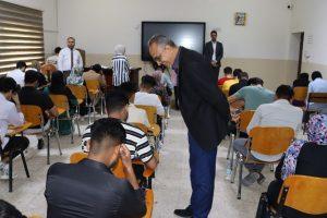 Read more about the article بالصور / معاون عميد كلية التمريض للشؤون الإدارية والمالية الأستاذ المساعد الدكتور زكي صباح مصيحب يتفقد سير الإمتحانات لطلبة كلية التمريض المرحلة الثانية وهم يؤدون الإمتحان الشامل لمادة الأحياء المجهرية إلكترونياُ على منصة  “مودل ” بمشاركة أعضاء اللجنة الإمتحانية وفريق الدعم التقني في كلية التمريض .    إعلام كلية التمريض