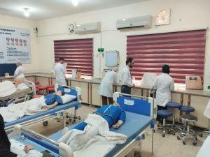 Read more about the article طلبة كلية التمريض يؤدون الاختبار العملي النهائي