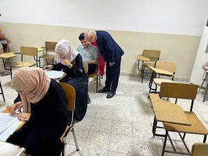 Read more about the article بالصور / عميد كلية التمريض الأستاذ المساعد الدكتور سلمان حسين فارس الگريطي يتابع اداء الإمتحانات النهائية الفصل الدراسي الثاني الدور الأول لطلبة الدراسات العليا الماجستير للعام الدراسي 2023-2024.    إعلام كلية التمريض