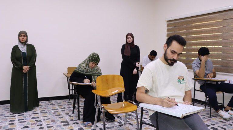 بالصور / طلبة الدراسة الأولية في كلية التمريض في جامعة كربلاء يواصلون أداء الإمتحانات النهائية الدور الثاني للدراستين الصباحية والمسائية للعام الدراسي الحالي 2023 – 2024 .     إعلام كلية التمريض