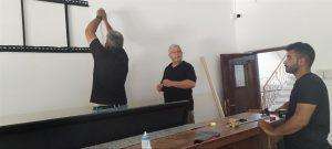 Read more about the article شعبة الخدمات تواصل حملاتها الخدمية تأثيث القاعات الدراسية في بنايات كلية التمريض