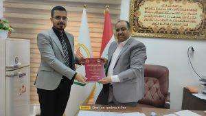 Read more about the article بالصور / نيابة عن السيد عميد كلية التمريض الأستاذ المساعد الدكتور سلمان حسين فارس الگريطي  معاون العميد للشؤون العلمية والدراسات العليا الأستاذ المساعد الدكتور حسن عبد الله عذبي المالكي يتسلم اليوم الأحد الموافق 27 تشرين الأول 2024 رسالة ماجستير هدية مقدمة إلى عمادة كلية التمريض من خريج كليتنا للدراسة الأولية الطالب (منتظر رافد ) والحاصل عليها من كلية التمريض جامعة بغداد .   إعلام كلية التمريض