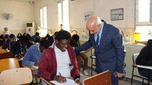 Read more about the article بالصور / عميد كلية التمريض الأستاذ المساعد الدكتور سلمان حسين فارس الگريطي يتفقد اليوم الأحد الموافق ٢٢ كانون الأول  سير الإمتحانات النهائية لطلبة للدراسة الأولية الفصل الدراسي الأول للعام الدراسي الحالي ٢٠٢٤ – ٢٠٢٥ للدراستين الصباحية والمسائية. إعلام كلية التمريض