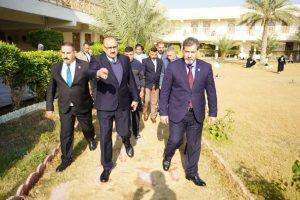 Read more about the article رئيس الجامعة الأستاذ الدكتور صباح واجد علي  برفقة مساعده للشؤون العلمية الدكتور حيدر محمد عمران، يجري جولة ميدانية على العمل في القاعات الدراسية ومختبر الفيزياء الطبية في كلية العلوم ويؤكد على أهمية إكمال المشاريع من اجل توفير بيئة تعليمية مناسبة.