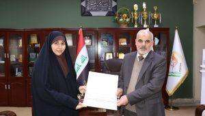 Read more about the article بالصور / عميد كلية التمريض الأستاذ المساعد الدكتور سلمان حسين فارس الگريطي يكرم اليوم الأربعاء الموافق 22 كانون الثاني 2025 المدرس المساعد آيات محمد لجهودها المتميزة في إقامة ندوة علمية حضورية في كلية التمريض … متمنياً لها كل التوفيق.   إعلام كلية التمريض