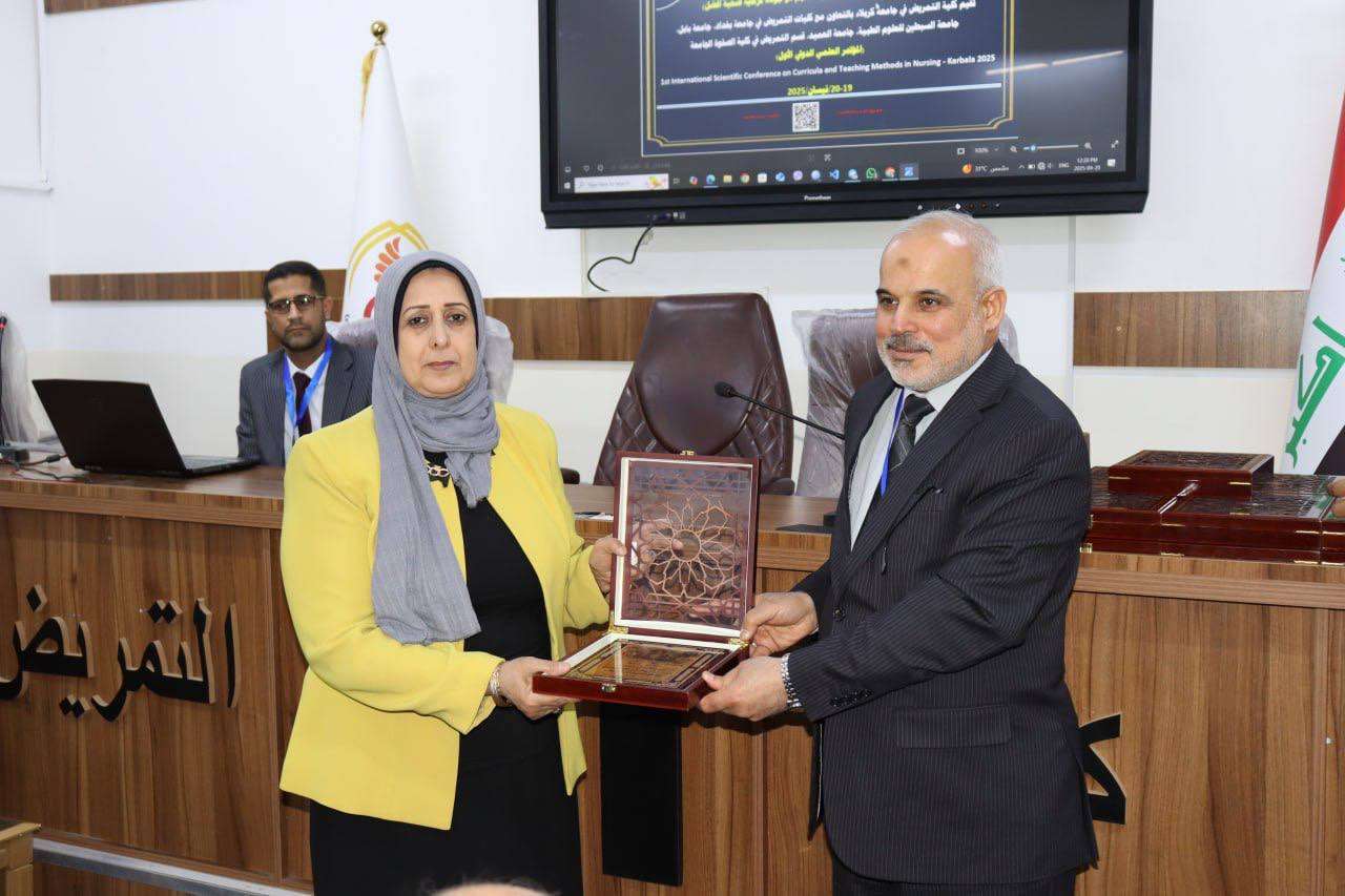 You are currently viewing اختتام فعاليات المؤتمر العلمي الدولي الأول لكلية التمريض في جامعة كربلاء وتوزيع الدروع التقديرية للمشاركين