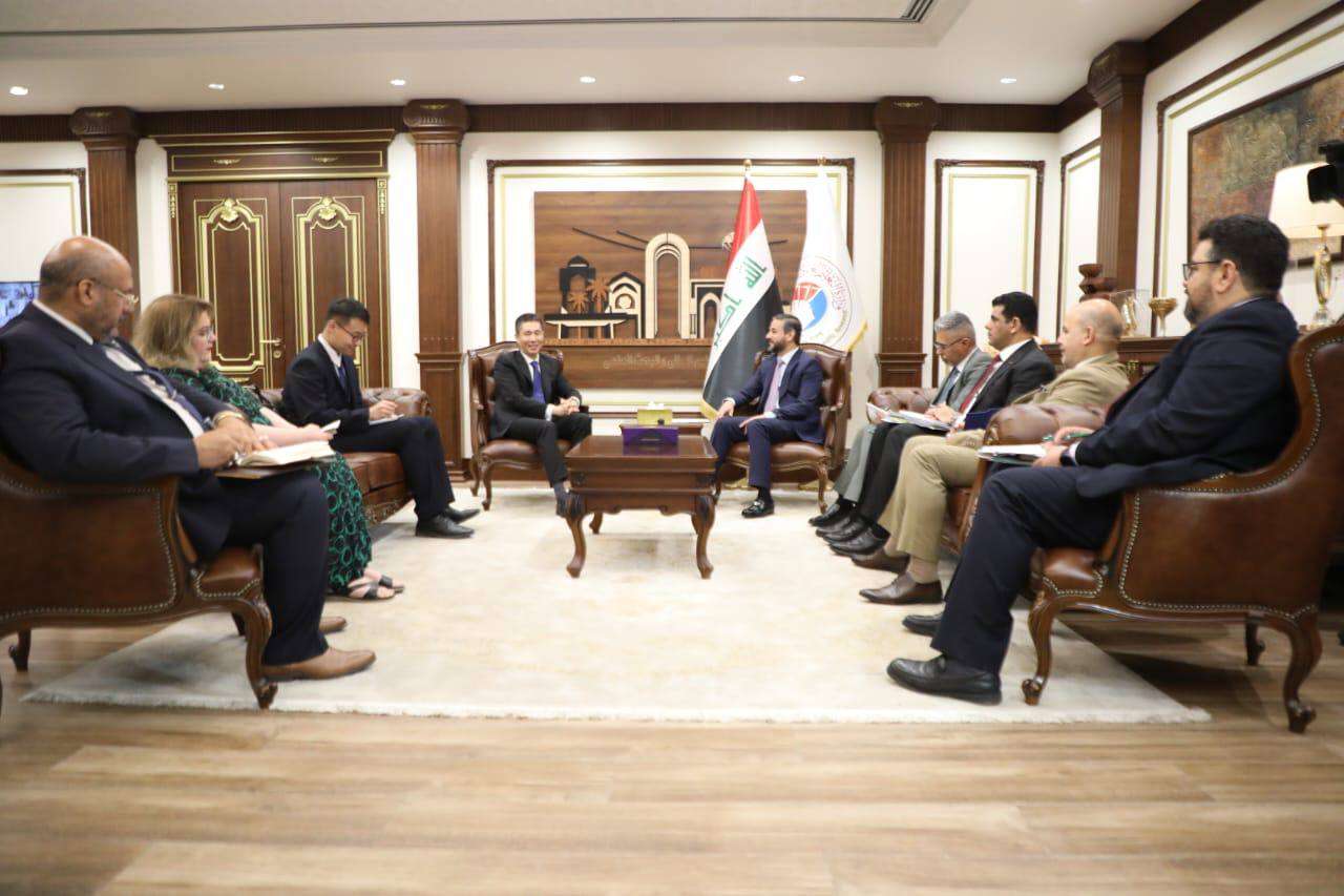 Read more about the article وزير التعليم يستقبل السفير الصيني ويدعو إلى تأسيس جامعة عراقية – صينية متخصصة بالذكاء الاصطناعي