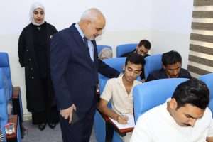 Read more about the article عميد كلية التمريض يواصل متابعة امتحانات المرحلة الثالثة ميدانياً