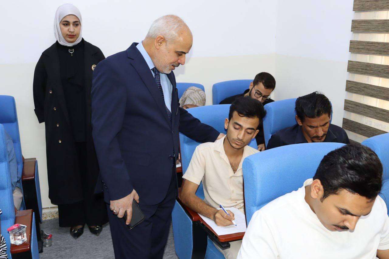 Read more about the article عميد كلية التمريض يواصل متابعة امتحانات المرحلة الثالثة ميدانياً