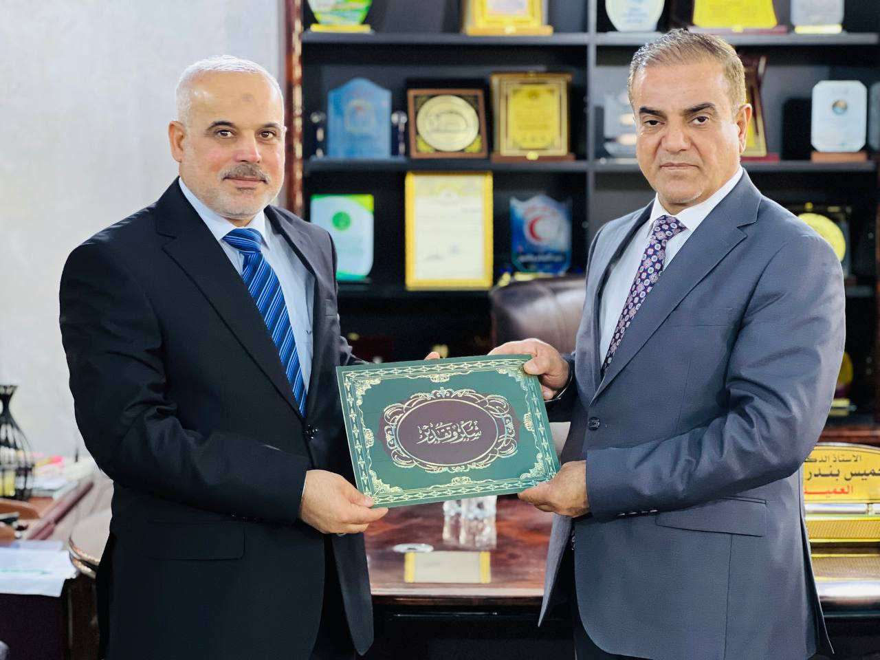 Read more about the article رئيس جامعة بابل يكرّم السيد عميد كلية التمريض في جامعة كربلاء تقديراً لجهوده الأكاديمية