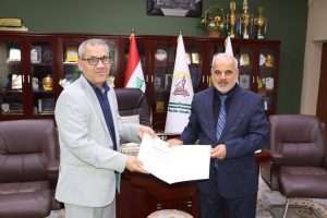 Read more about the article تكريم لجنة مناقشة رسالة ماجستير في كلية التمريض بجامعة كربلاء تقديرًا لجهودهم العلمية