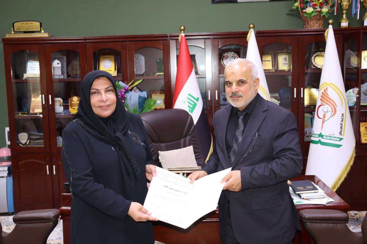 Read more about the article السيد عميد كلية التمريض يكرم أعضاء لجنة مناقشة رسالة ماجستير.