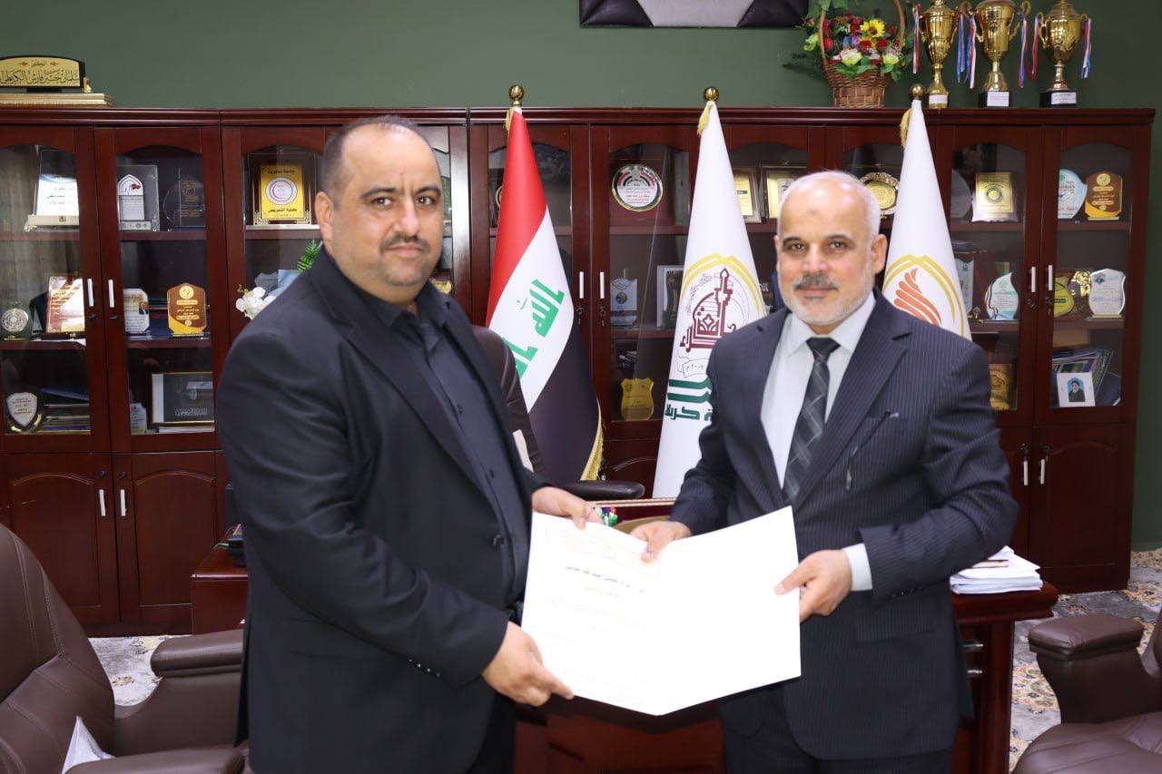 Read more about the article السيد عميد كلية التمريض بجامعة كربلاء يكرم أعضاء لجنة مناقشة رسالة الماجستير