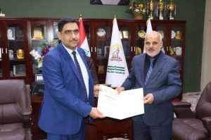 Read more about the article السيد عميد كلية التمريض بجامعة كربلاء يثمن جهود لجنة مناقشة رسالة ماجستير ويكرم أعضائها