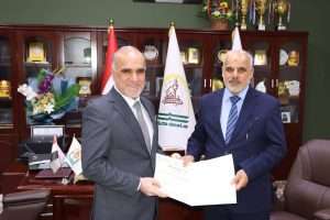 Read more about the article تكريم لجنة مناقشة رسالة ماجستير في كلية التمريض بجامعة كربلاء