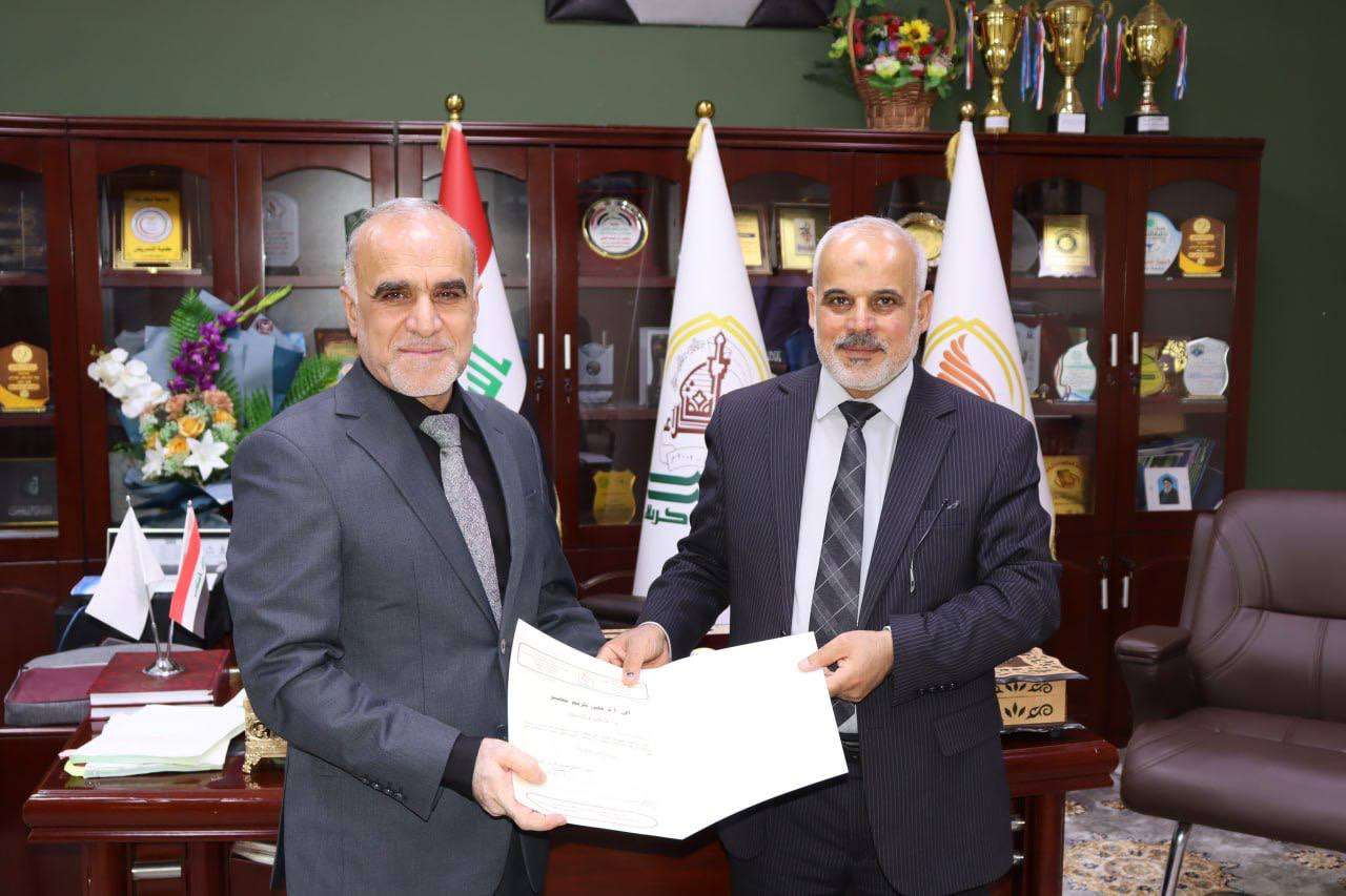 You are currently viewing السيد عميد كلية التمريض يكرم لجنة مناقشة رسالة ماجستير حول العزلة الاجتماعية والتفكك الأسري لدى مرضى الإدمان