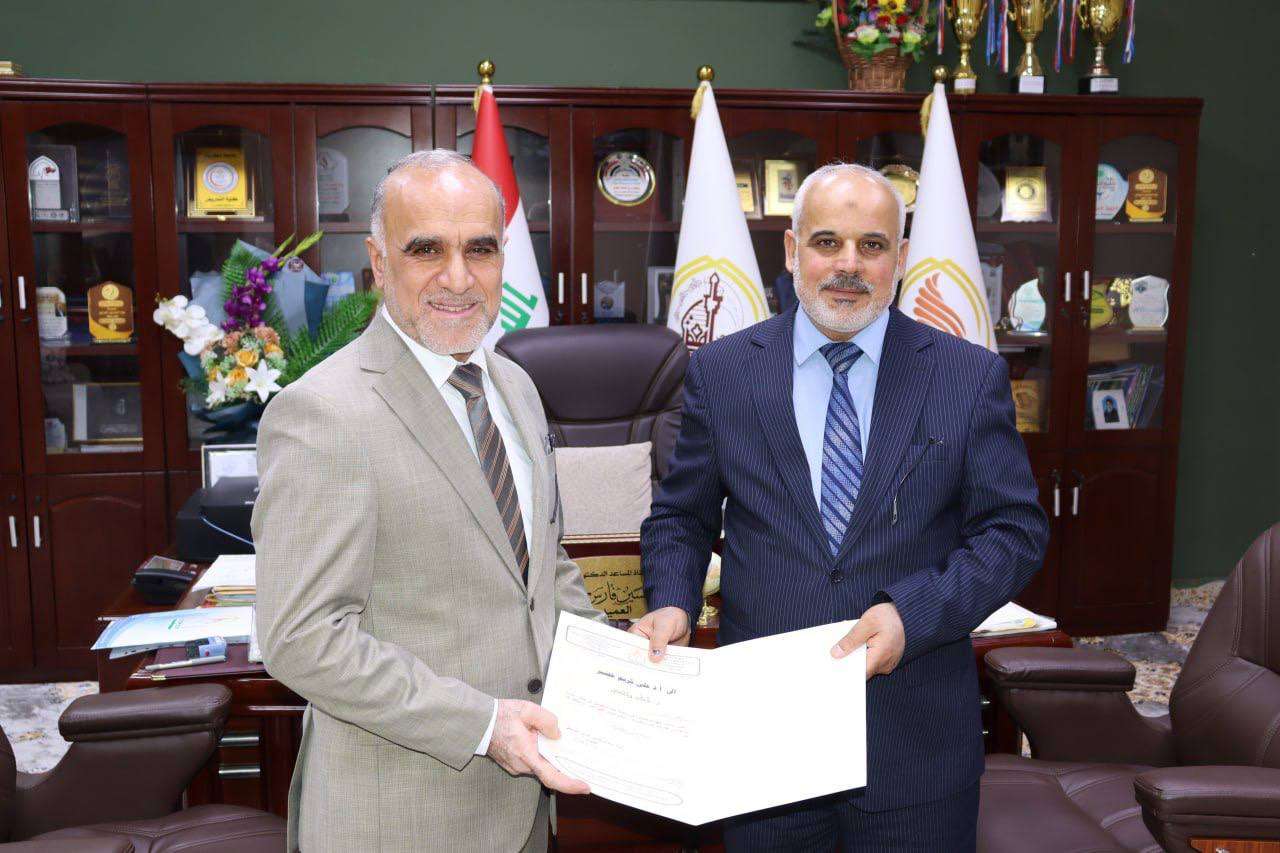 Read more about the article تكريم لجنة مناقشة رسالة ماجستير في كلية التمريض بجامعة كربلاء