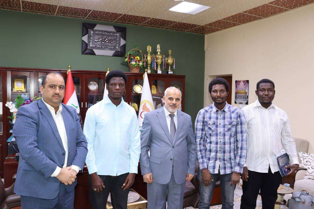 Read more about the article عميد كلية التمريض يلتقي عدد من الطلبة الدوليين