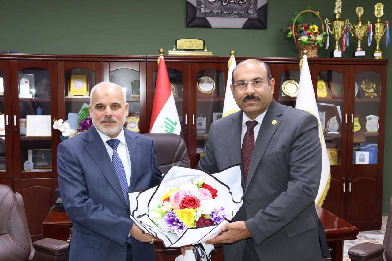 Read more about the article نقيب الأكاديميين فرع كربلاء يهنئ السيد العميد بترقيته إلى مرتبة الأستاذية