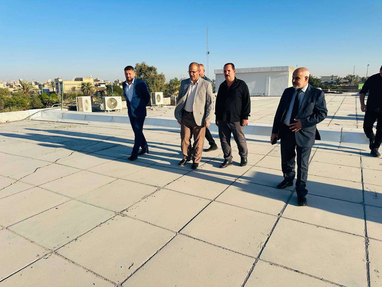 You are currently viewing السيد عميد كلية التمريض يتفقد أرُوقة الكلية استعدادًا لفصل الشتاء