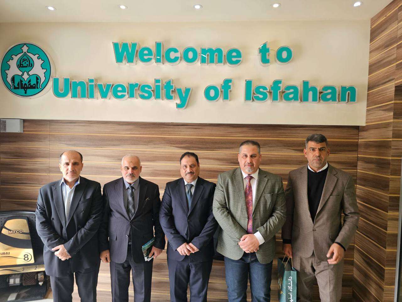 You are currently viewing زيارة رسمية للسيد عميد كلية التمريض إلى جامعة أصفهان لتعزيز التعاون الأكاديمي.