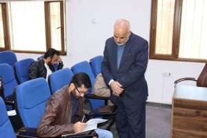 Read more about the article استمرار متابعة السيد العميد لامتحان طلبة الدراسات العليا (برنامج الماجستير)