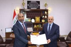 Read more about the article السيد عميد كلية التمريض يكرّم أعضاء لجنة مناقشة رسالة ماجستير