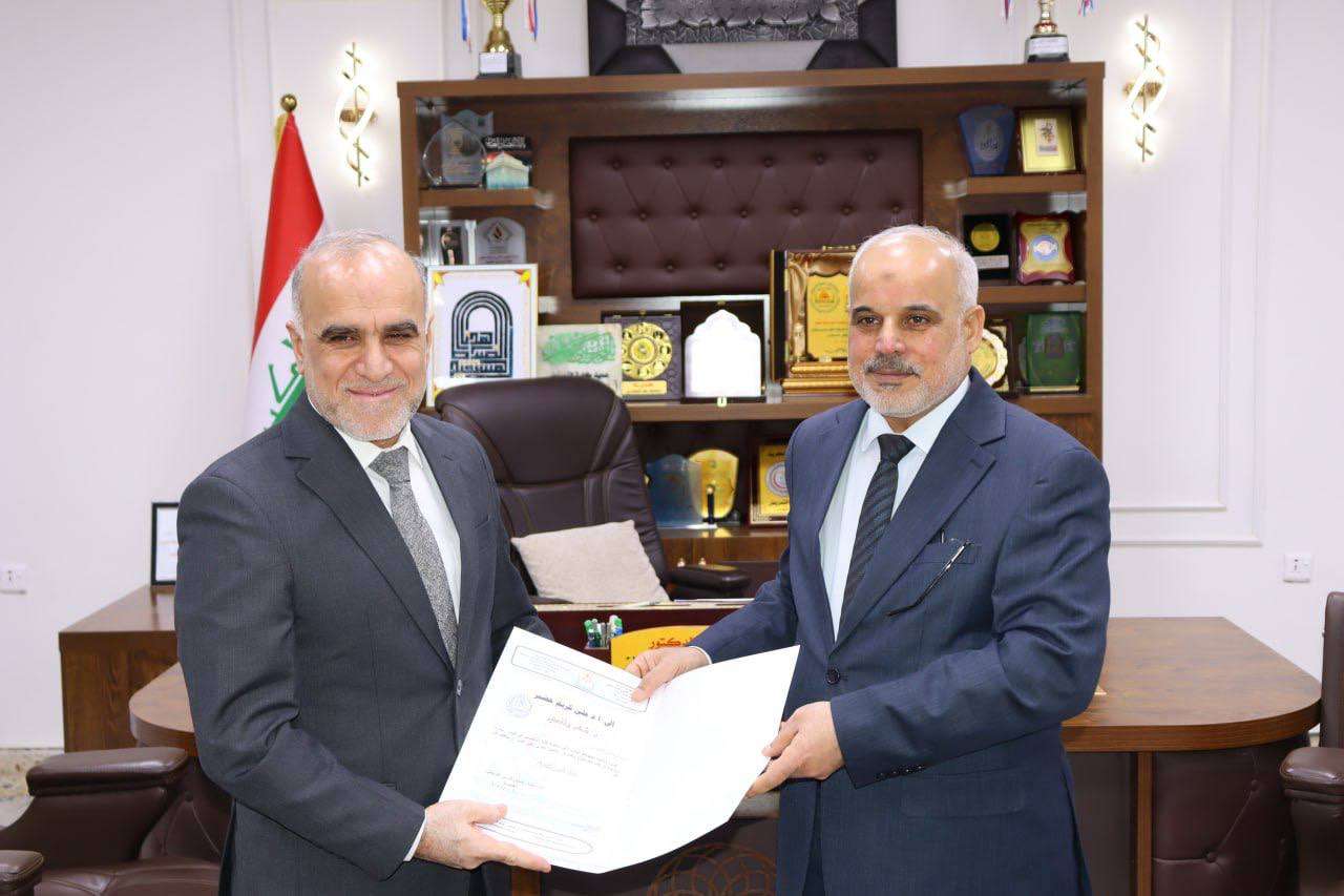 Read more about the article السيد العميد يكرّم أعضاء لجنة مناقشة رسالة ماجستير في كلية التمريض