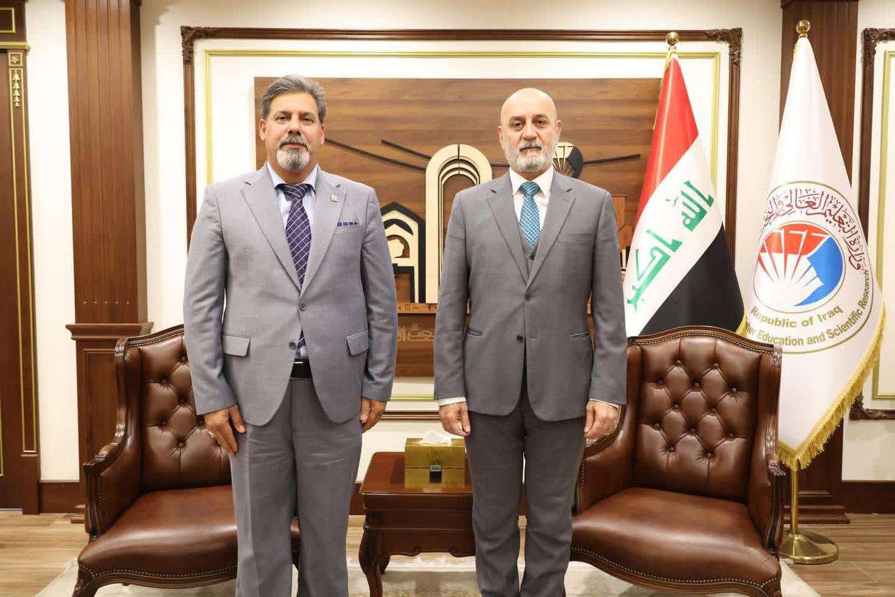 You are currently viewing السيد رئيس الجامعة يبحث مع وزير التعليم ملفات حيوية لدعم الجامعة والارتقاء بواقعها الأكاديمي